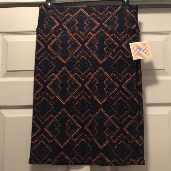 Lularoe Cassie L, navy background, BNWT - Picture 1 of 4